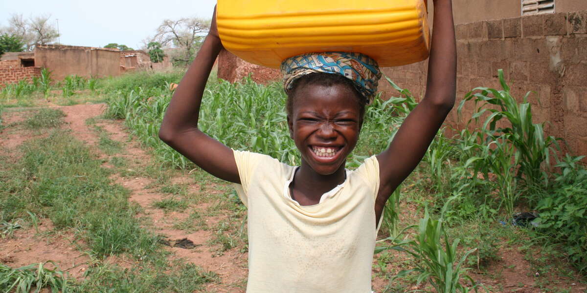 Corvée d'eau dans le Sahel