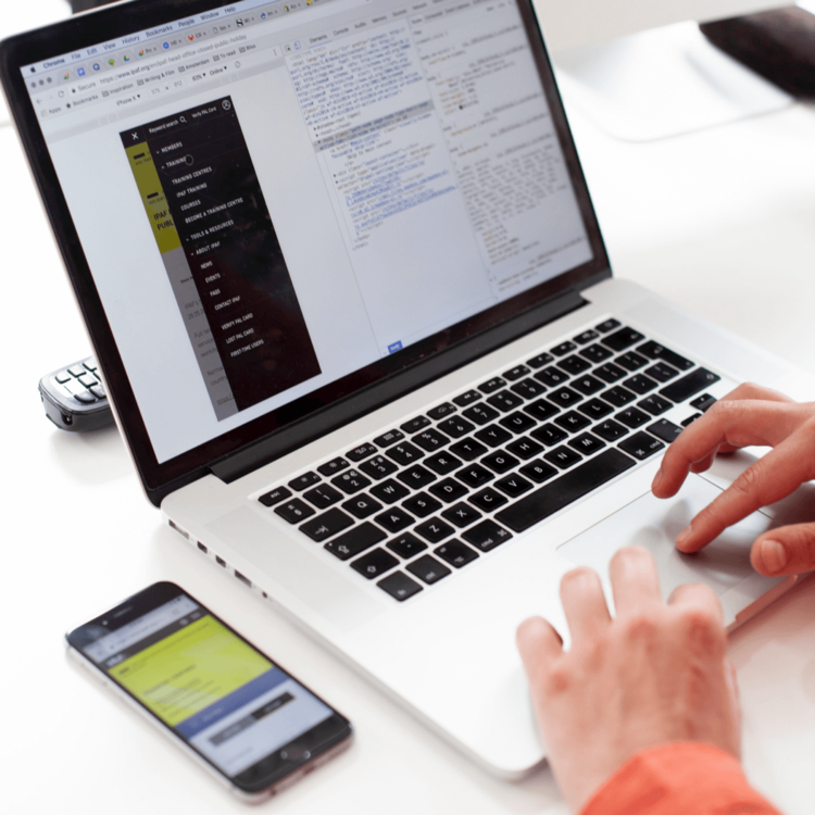 A bliss developer editing a website using the Drupal editor